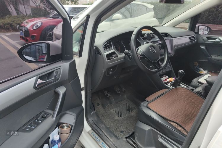 Volkswagen Touran 2017 immagine di auto #18