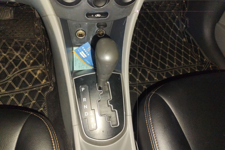 Hyundai Reina 2016 car image #18