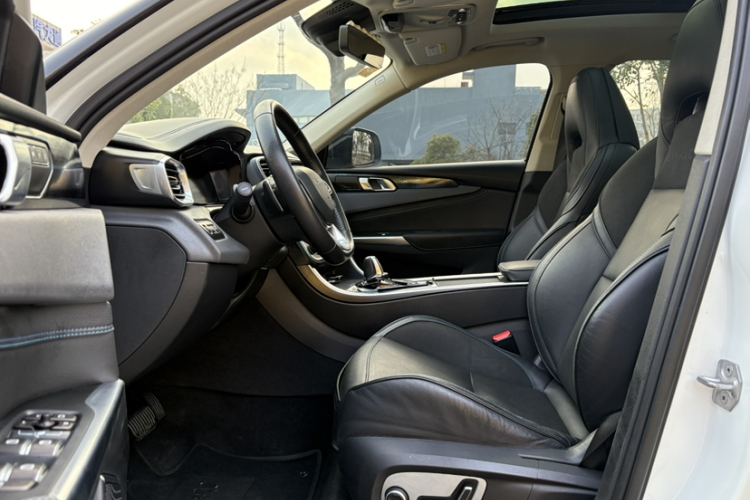Lynk & Co 01 EM-P 2018 car image #18