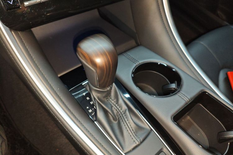 Toyota Avalon 2023 car image #18