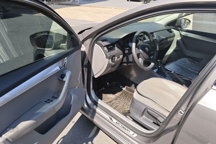 Skoda Octavia 2014 car image #18