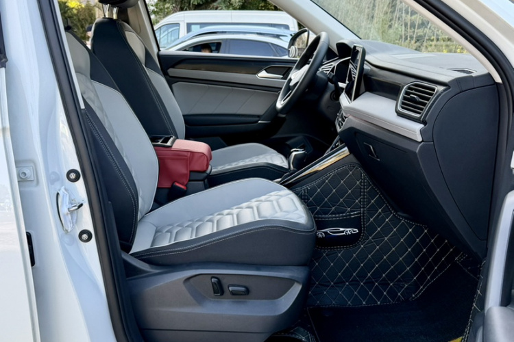 Volkswagen Tayron 2023 immagine di auto #18