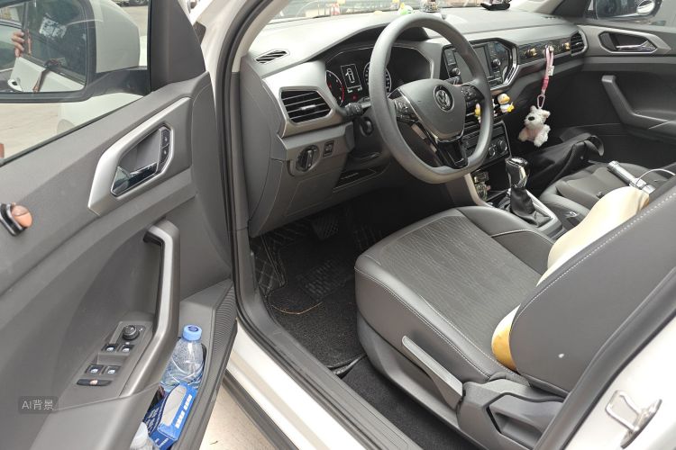 Volkswagen T-Cross 2020 car image #18