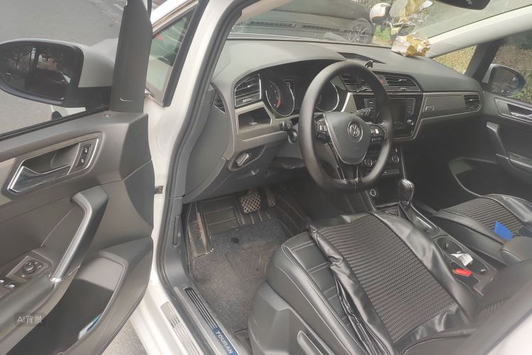 Volkswagen Touran 2017 immagine di auto #18