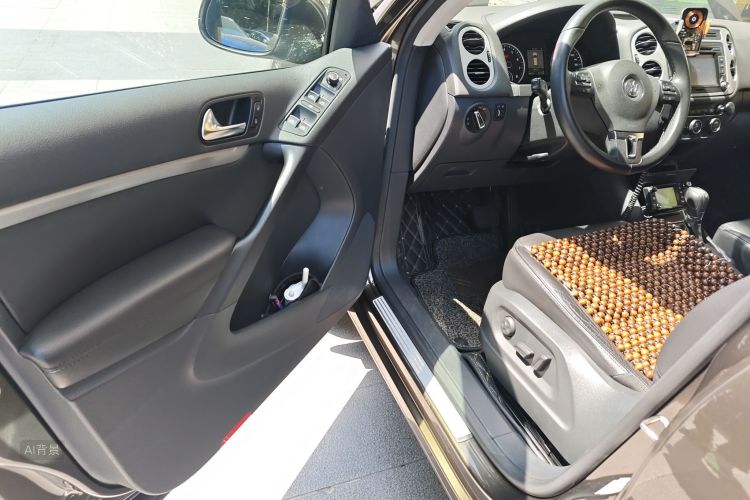 Volkswagen Tiguan 2014 car image #18