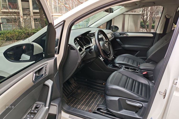 Volkswagen Touran 2018 immagine di auto #18