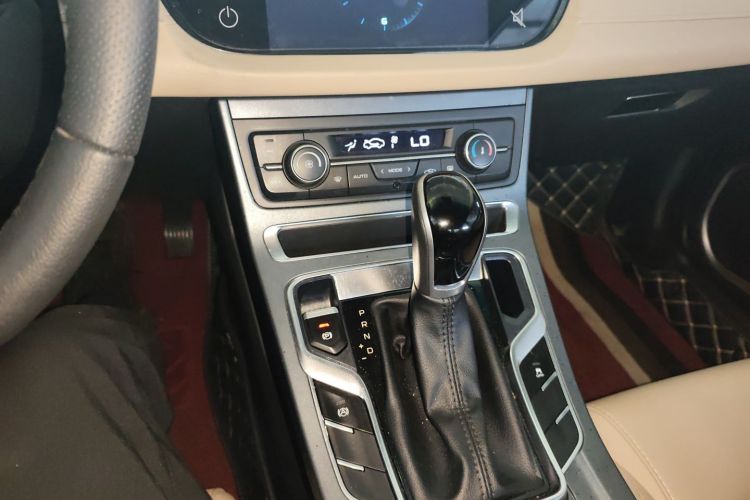 Emgrand 2018 #18 Emgrand 2018 car image #18