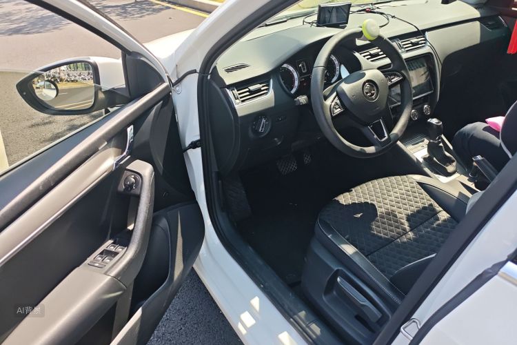 Skoda Octavia 2020 car image #18