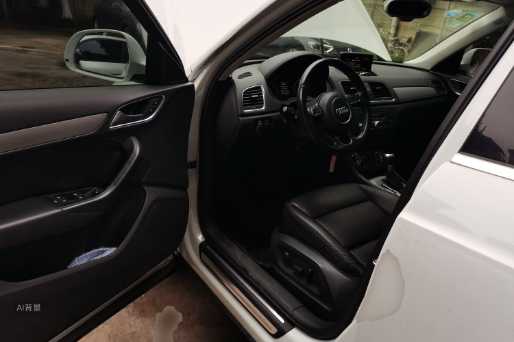 Audi Q3 2014 car image #18