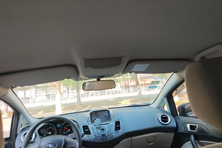 Ford Fiesta 2015 car image #18