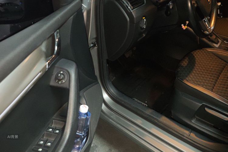 Skoda Octavia 2018 car image #18