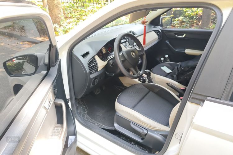 Skoda Fabia 2015 image de voiture #18