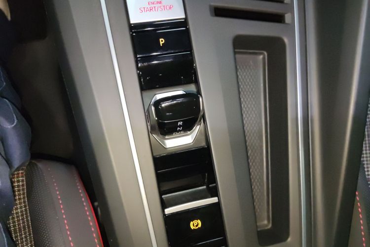 Volkswagen GolfGTI 2023 immagine di auto #18