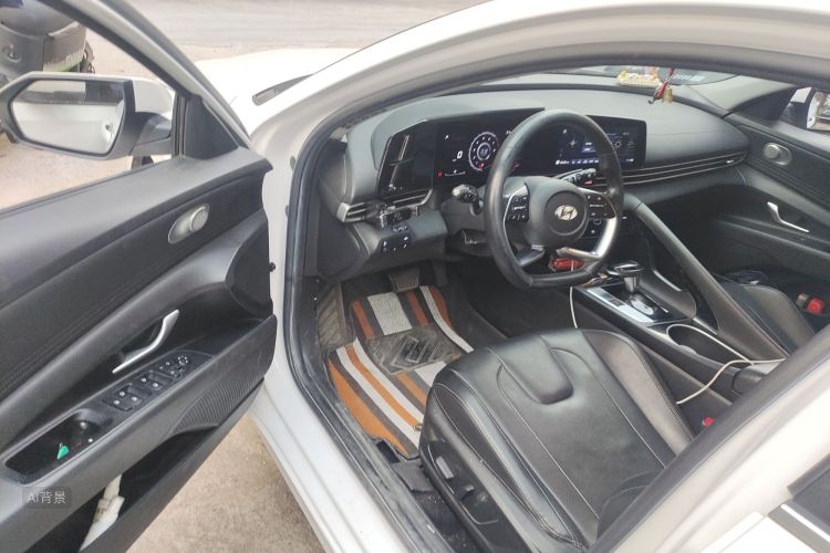 Hyundai Elantra 2021 immagine di auto #18