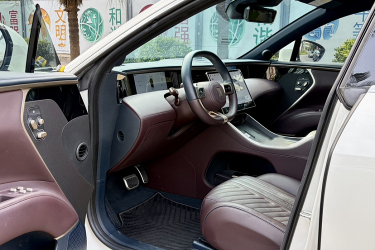 Avatr 11 2023 immagine di auto #18