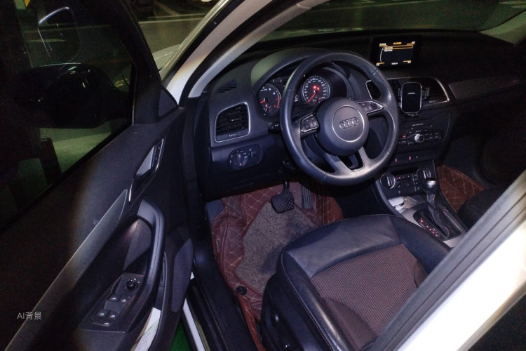 Audi Q3 2017 car image #18