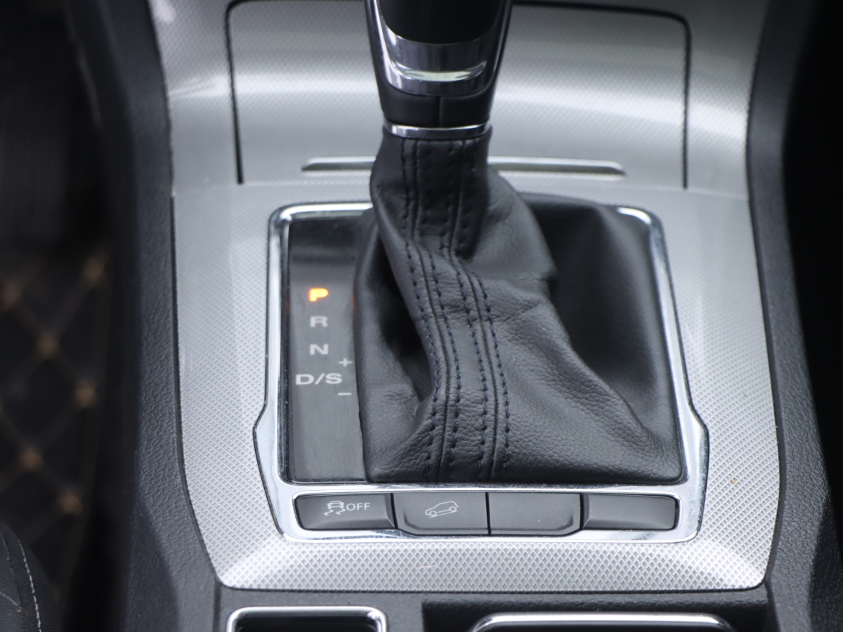 Roewe RX5 2019 изображение автомобиля #18