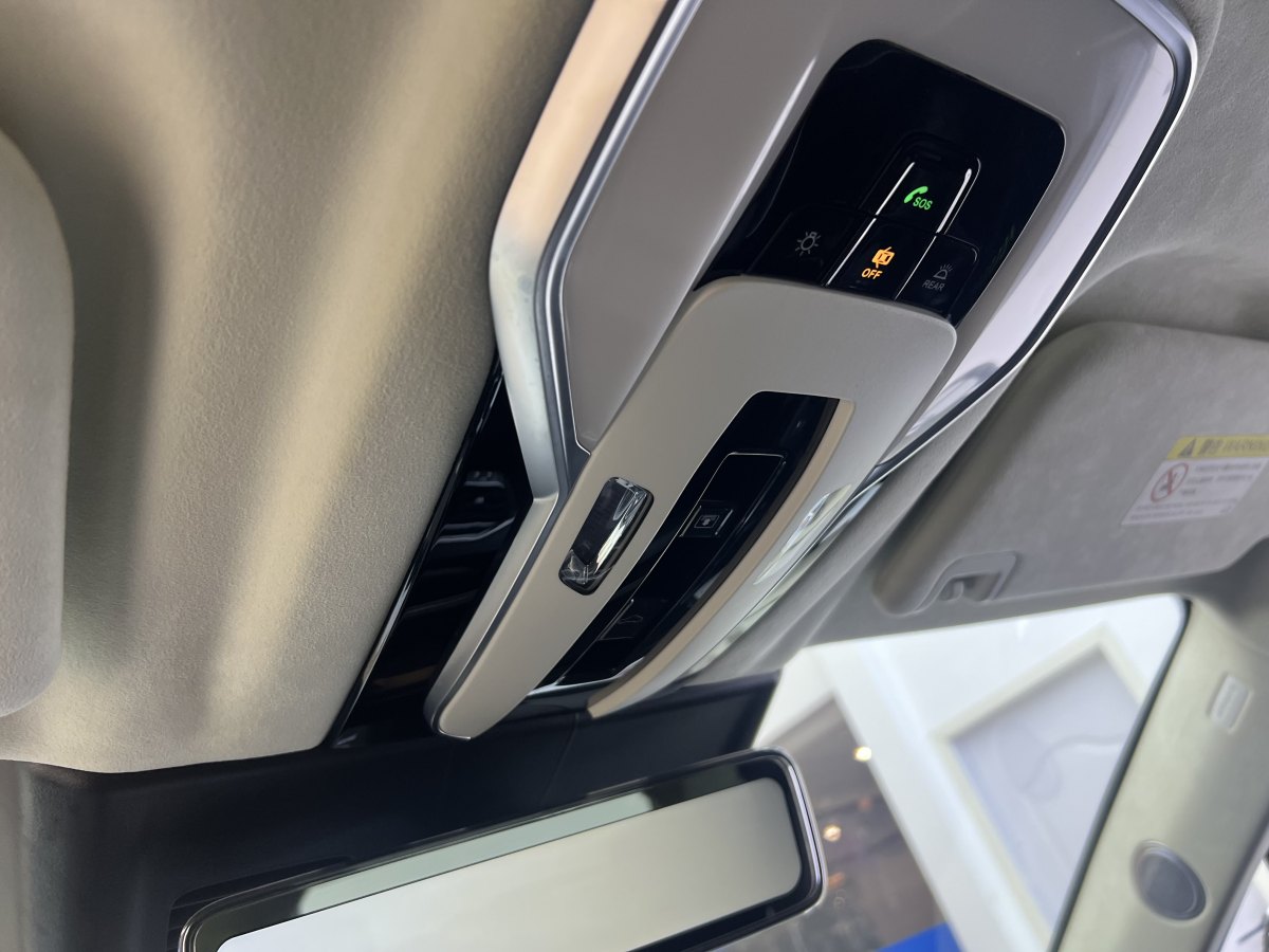 HongQi E-HS9 2022 car image #18