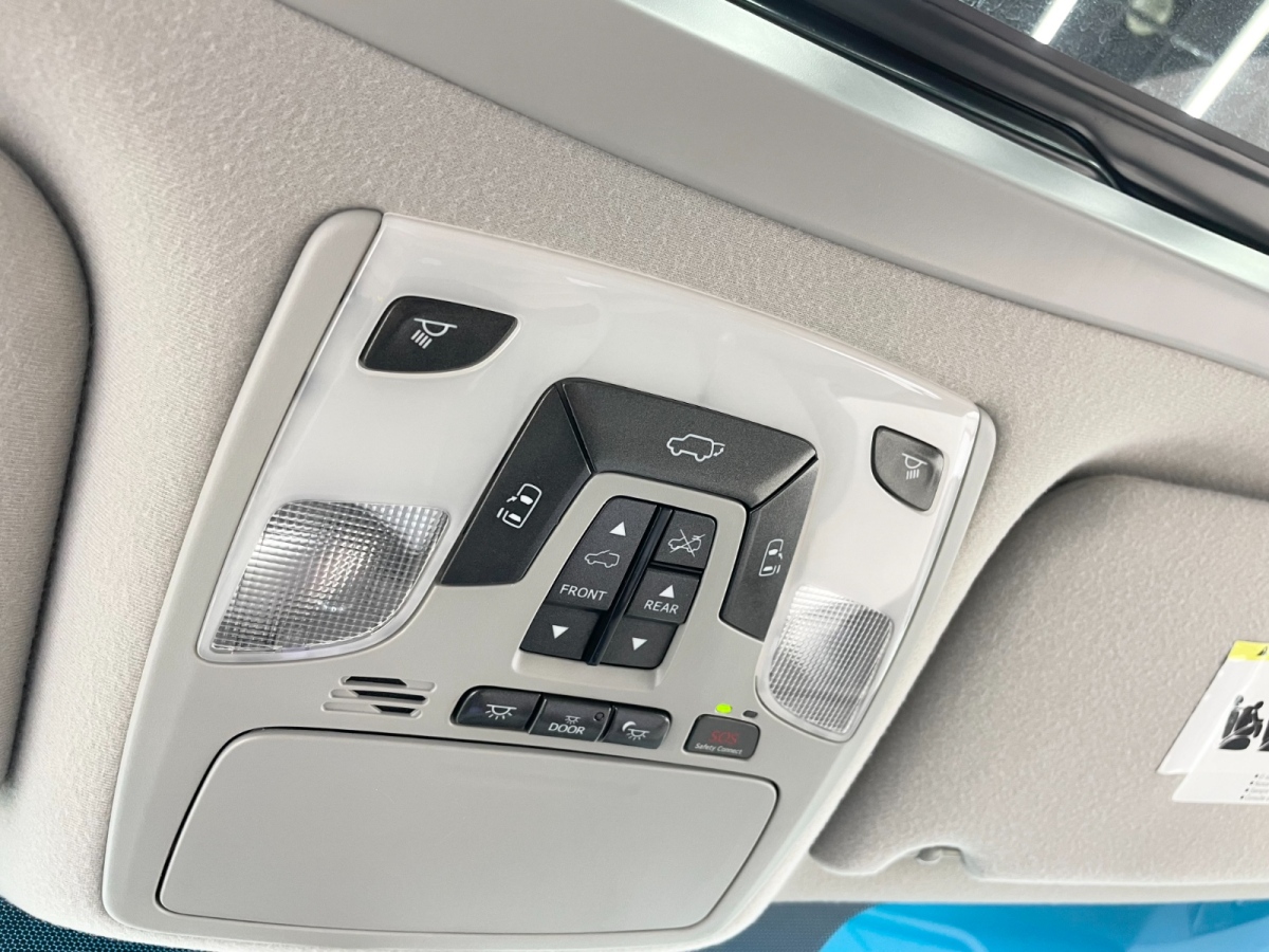 Toyota SIENNA 2010 car image #18