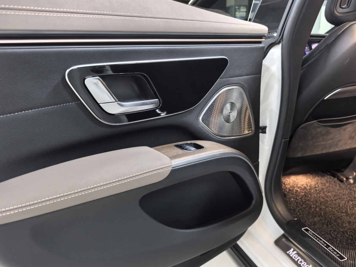 Mercedes-Benz EQS Class 2023 car image #18