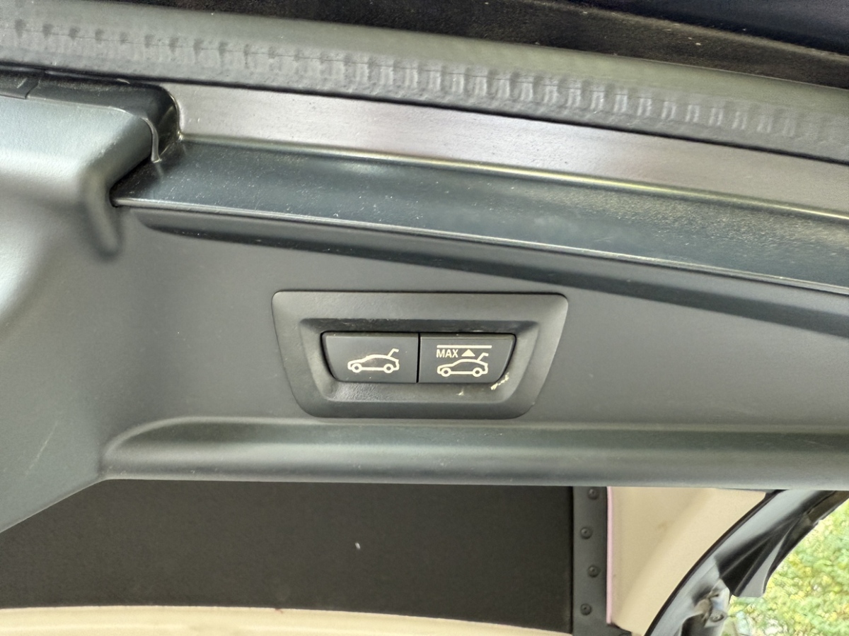 BMW 5 Series GT 2016 immagine di auto #18