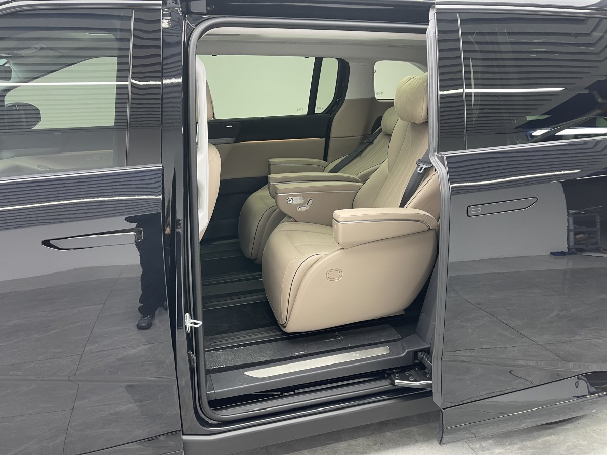 Xpeng X9 2024 imagem de carro #18