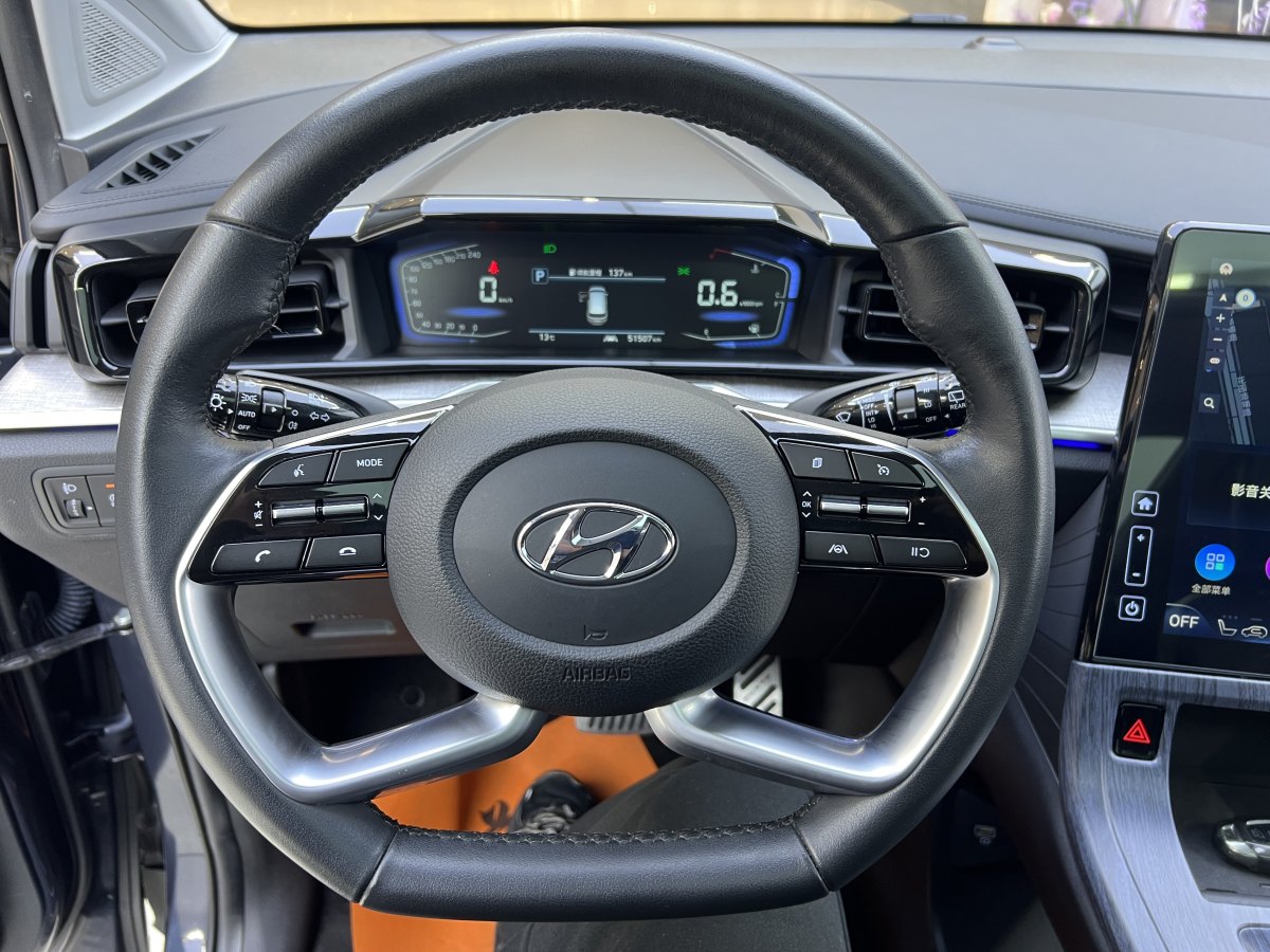 Hyundai Custo 2023 car image #18