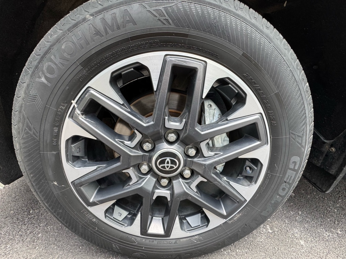 Toyota Sequoia 2023 #18 Toyota Sequoia 2023 imagen de coche #18