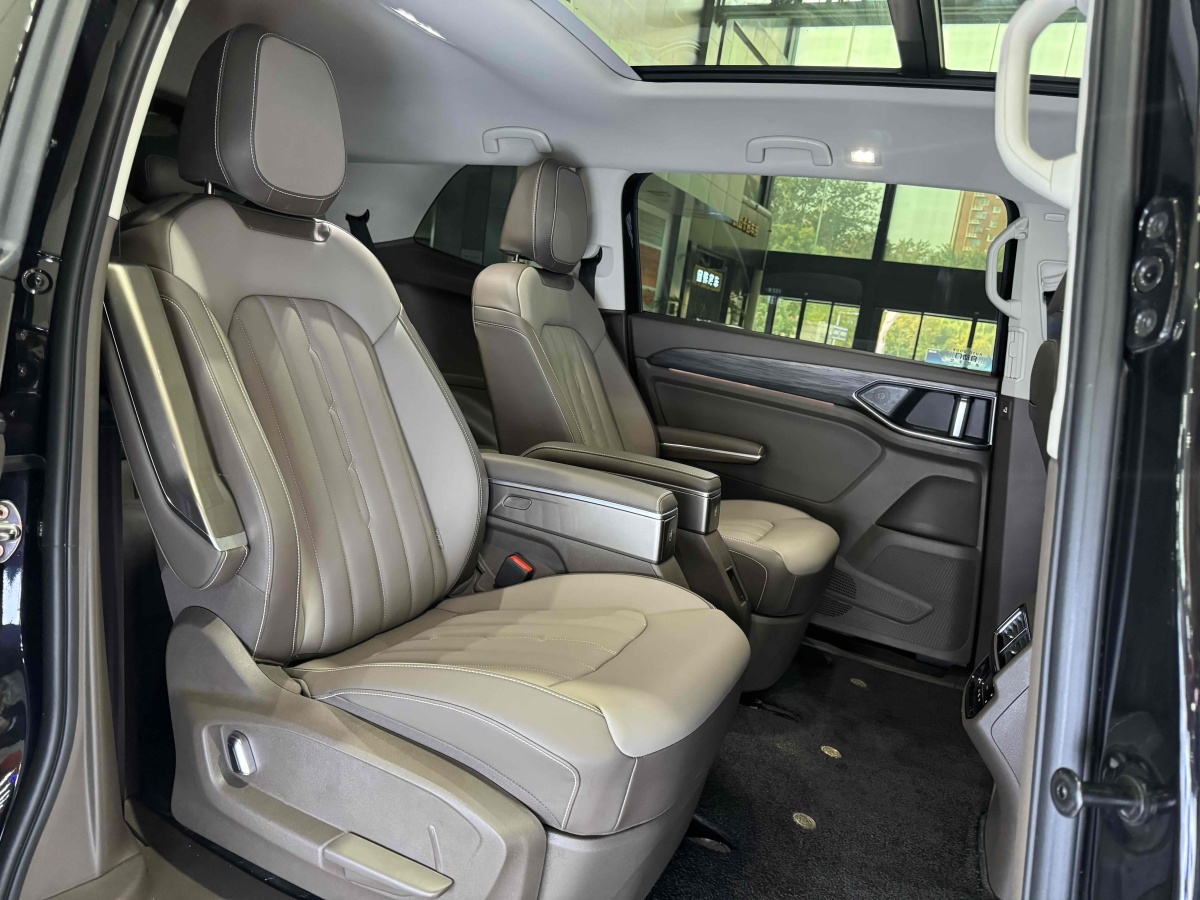 Volkswagen Viloran 2025 #18 Volkswagen Viloran 2025 car image #18