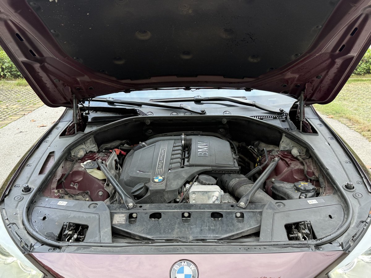 BMW 5 Series GT 2016 immagine di auto #18