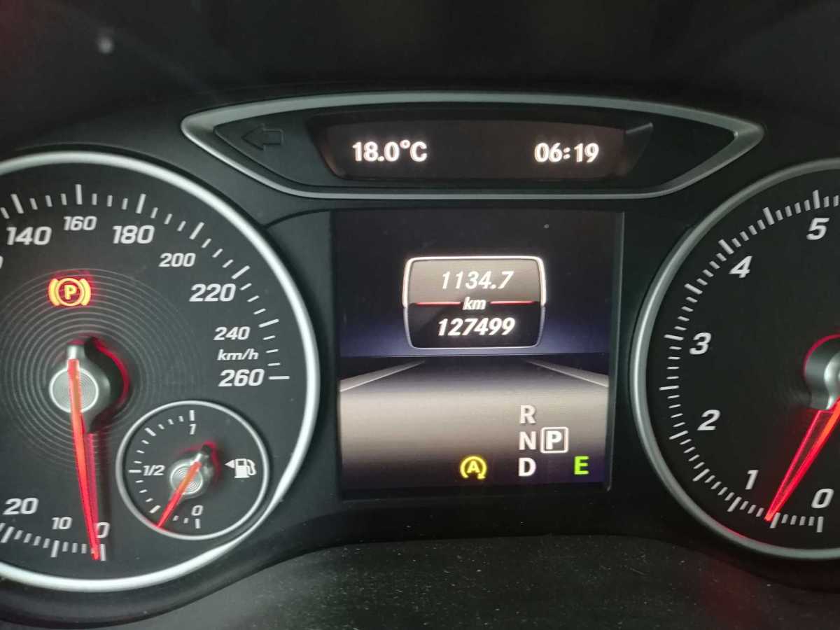 Mercedes-Benz B Class 2015 car image #18