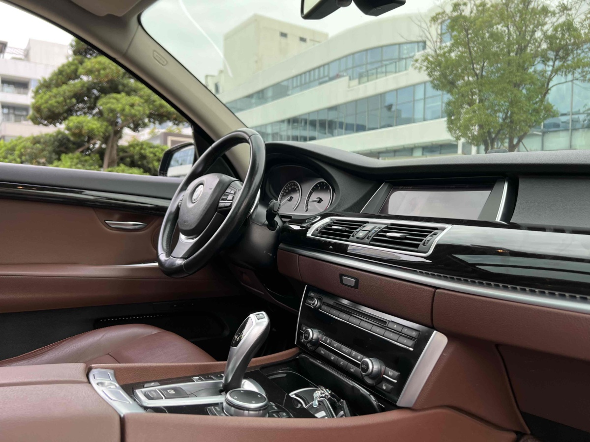 BMW 5 Series GT 2015 immagine di auto #18