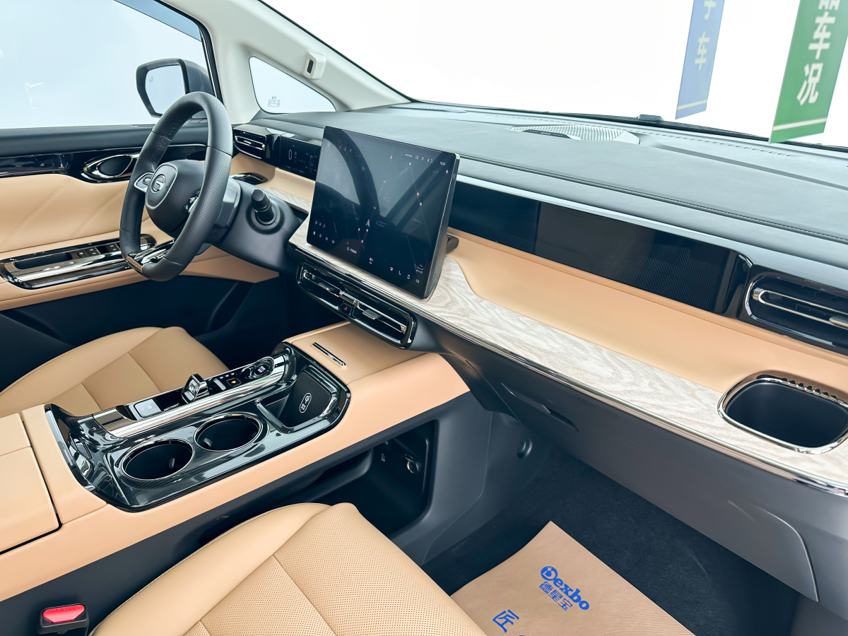 GAC Trumpchi E8 2024 #18 GAC Trumpchi E8 2024 car image #18