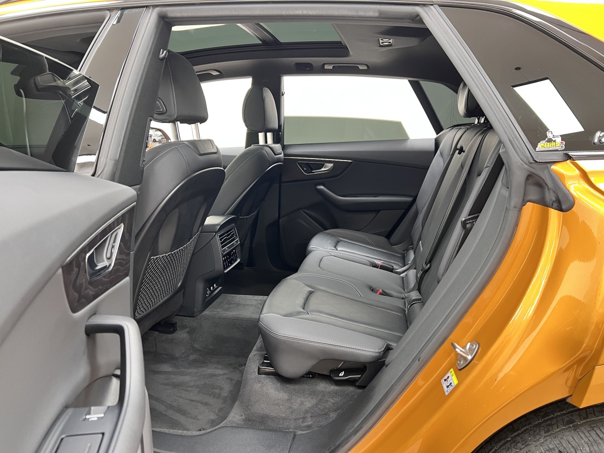 Audi RS Q8 2020 car image #18