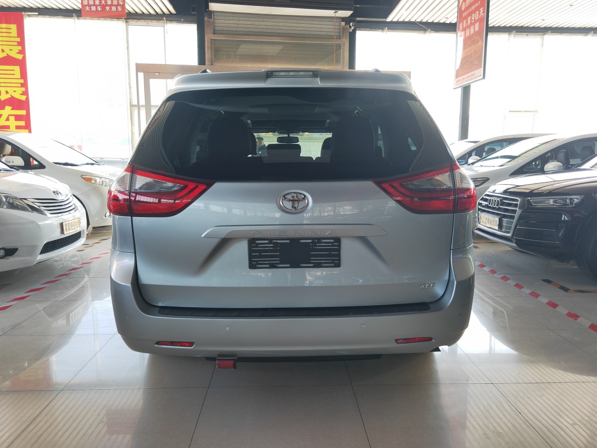 Toyota SIENNA 2020 #18 Toyota SIENNA 2020 car image #18