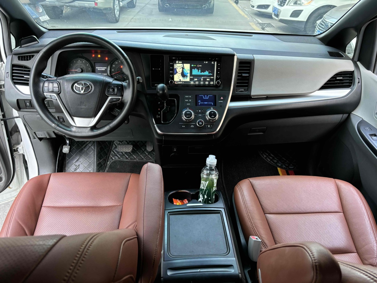 Toyota SIENNA 2015 car image #18