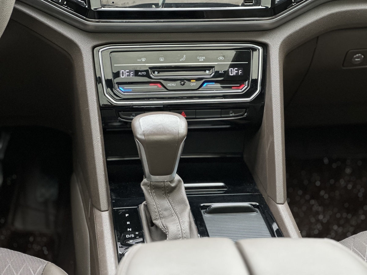 Volkswagen Viloran 2021 car image #18