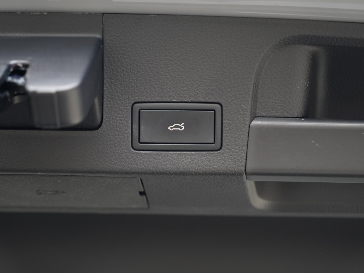 Volkswagen CC 2024 car image #18