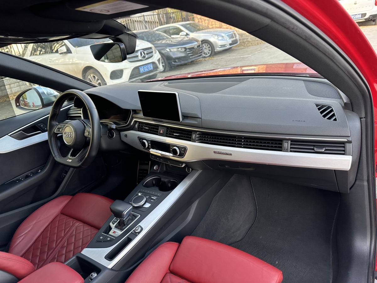 Audi S4 2018 car image #18