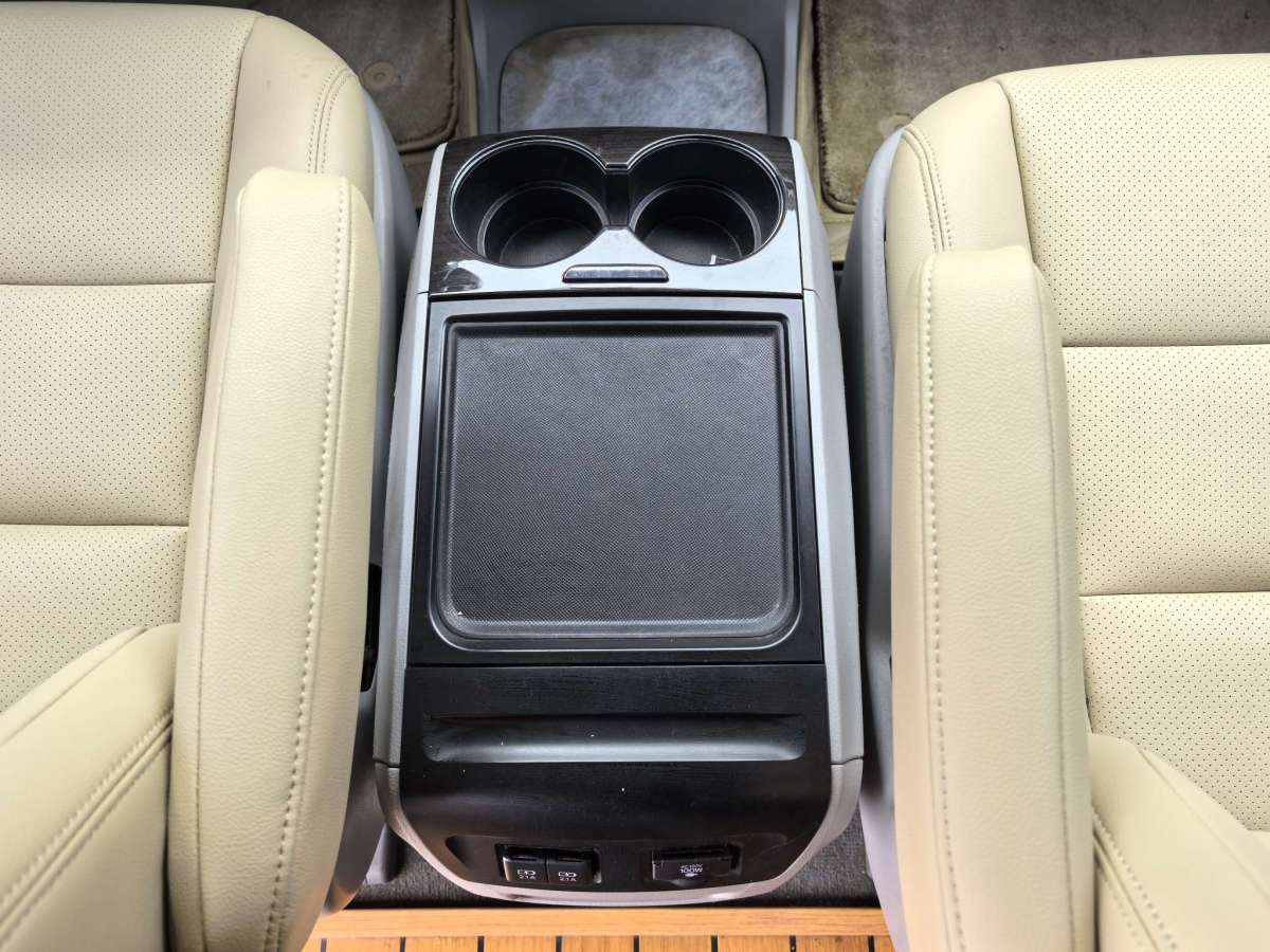 Toyota SIENNA 2019 صورة سيارة #18