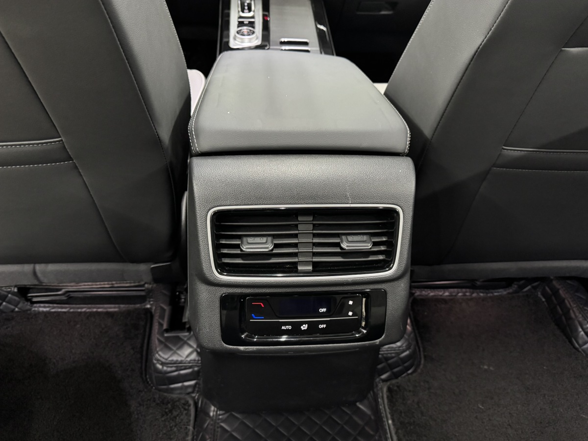 Volkswagen Tavendor 2023 car image #18