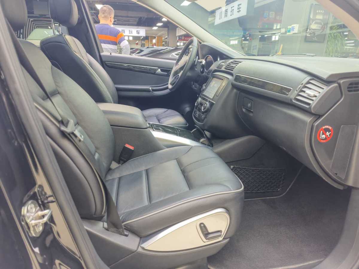 Mercedes-Benz R Class 2016 car image #18