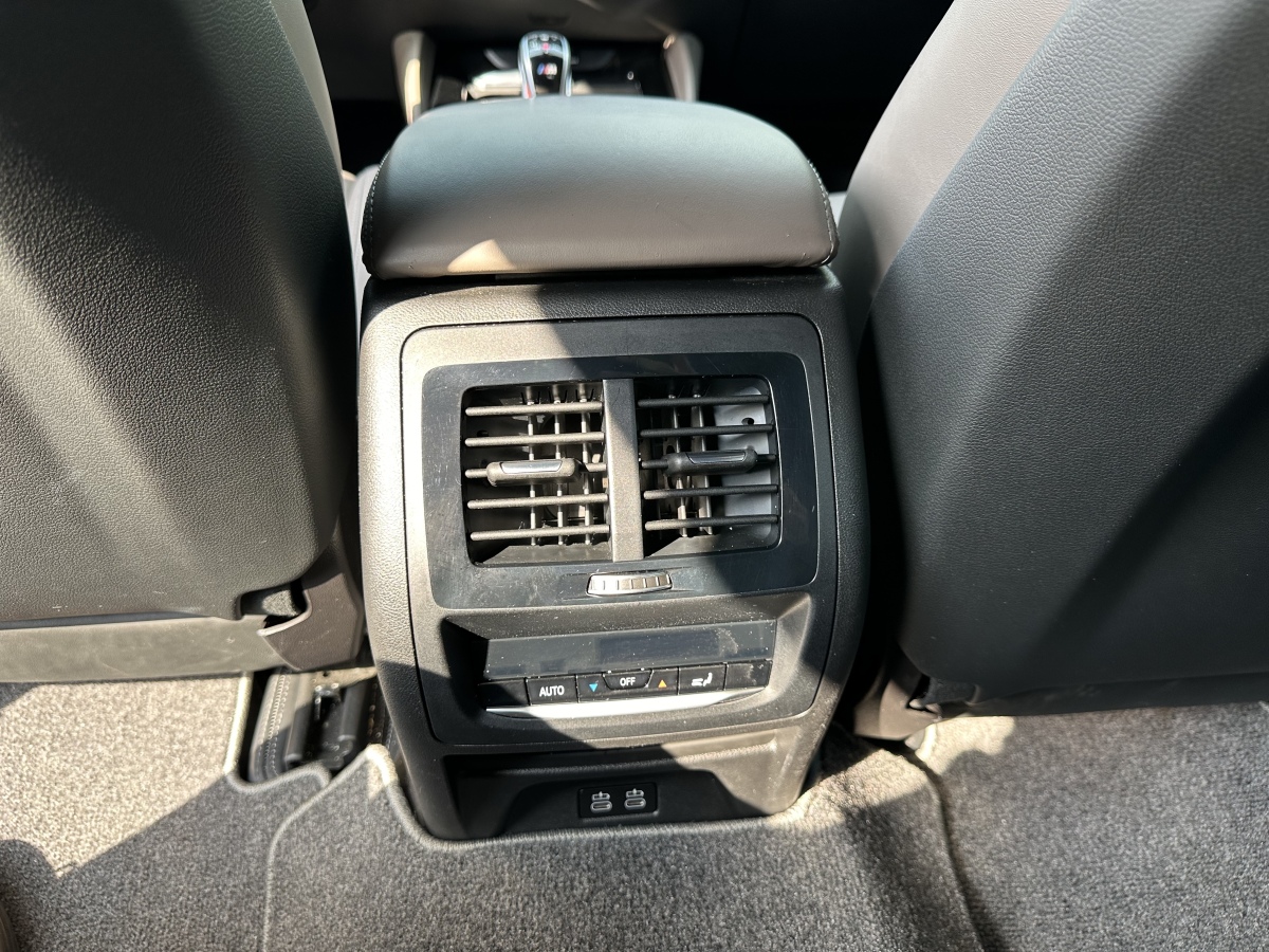 BMW X4 M 2021 car image #18