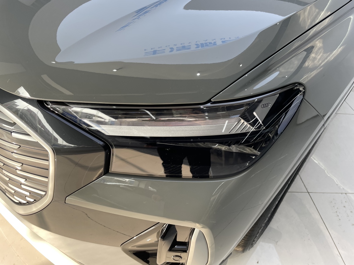 Audi Q4 e-tron 2024 immagine di auto #18