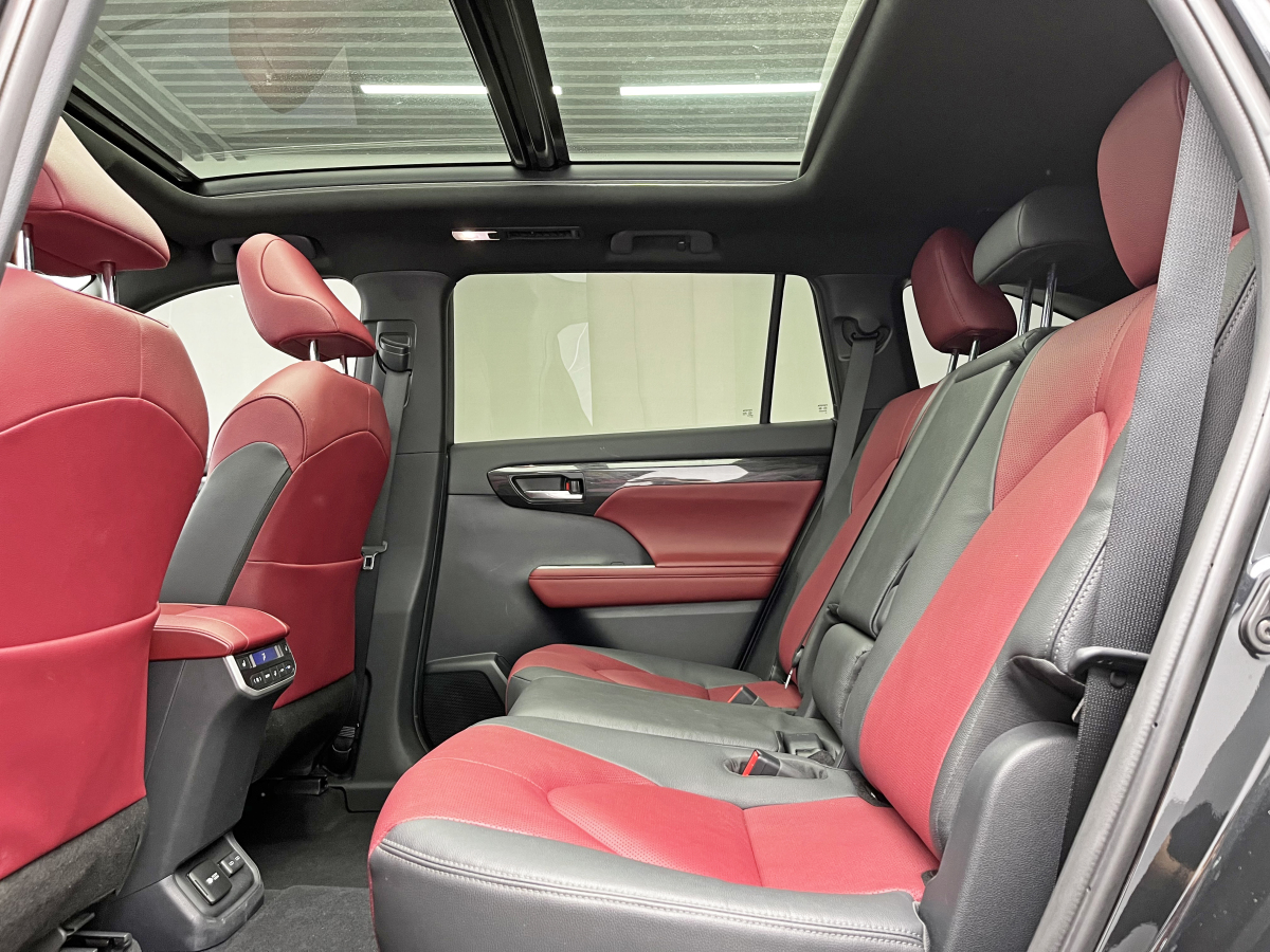 Toyota Crown Kluger 2024 immagine di auto #18