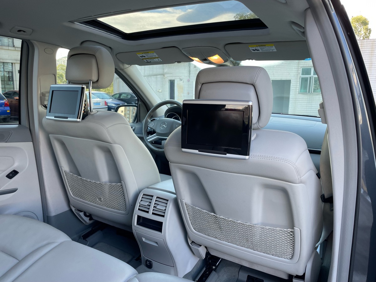 Mercedes-Benz GL Class 2010 car image #18