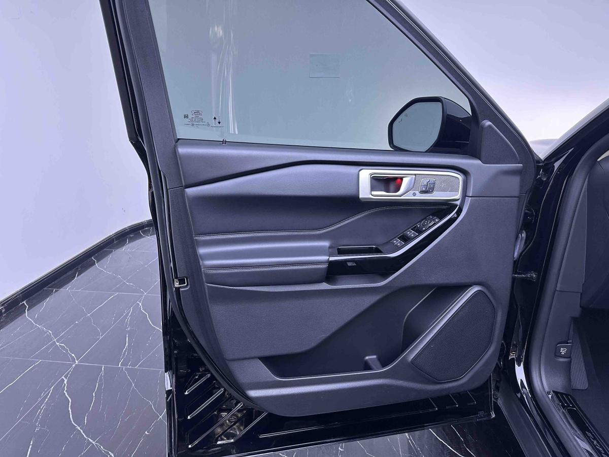 Ford Explorer 2021 immagine di auto #18