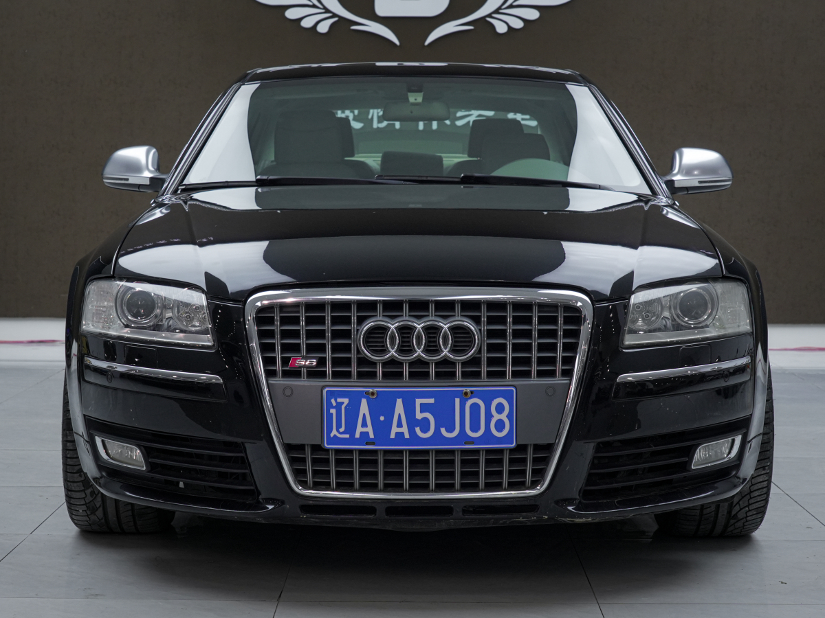 Audi S8 2009 car image #18