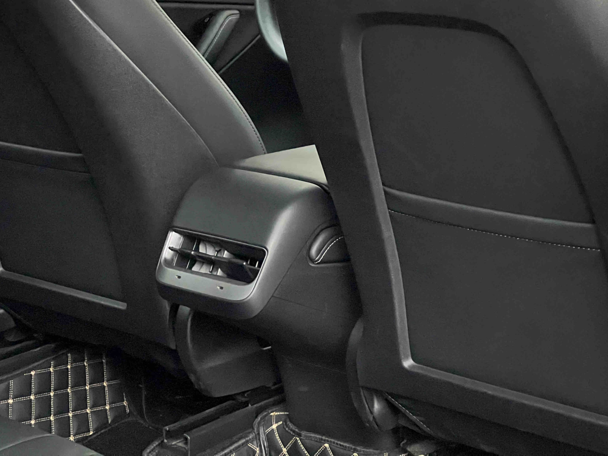 Tesla Model Y 2022 #18 Tesla Model Y 2022 car image #18