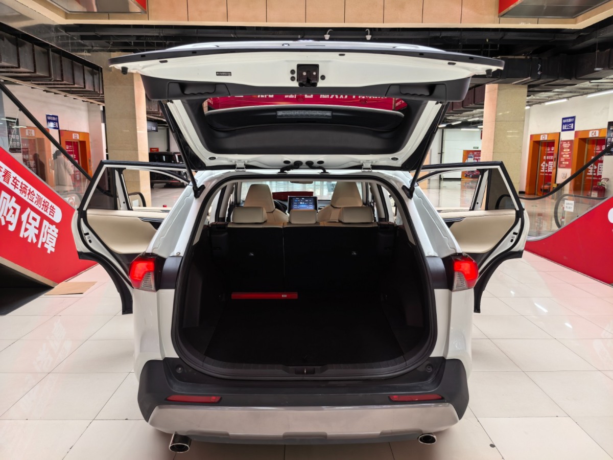 Toyota RAV4 2020 car image #18